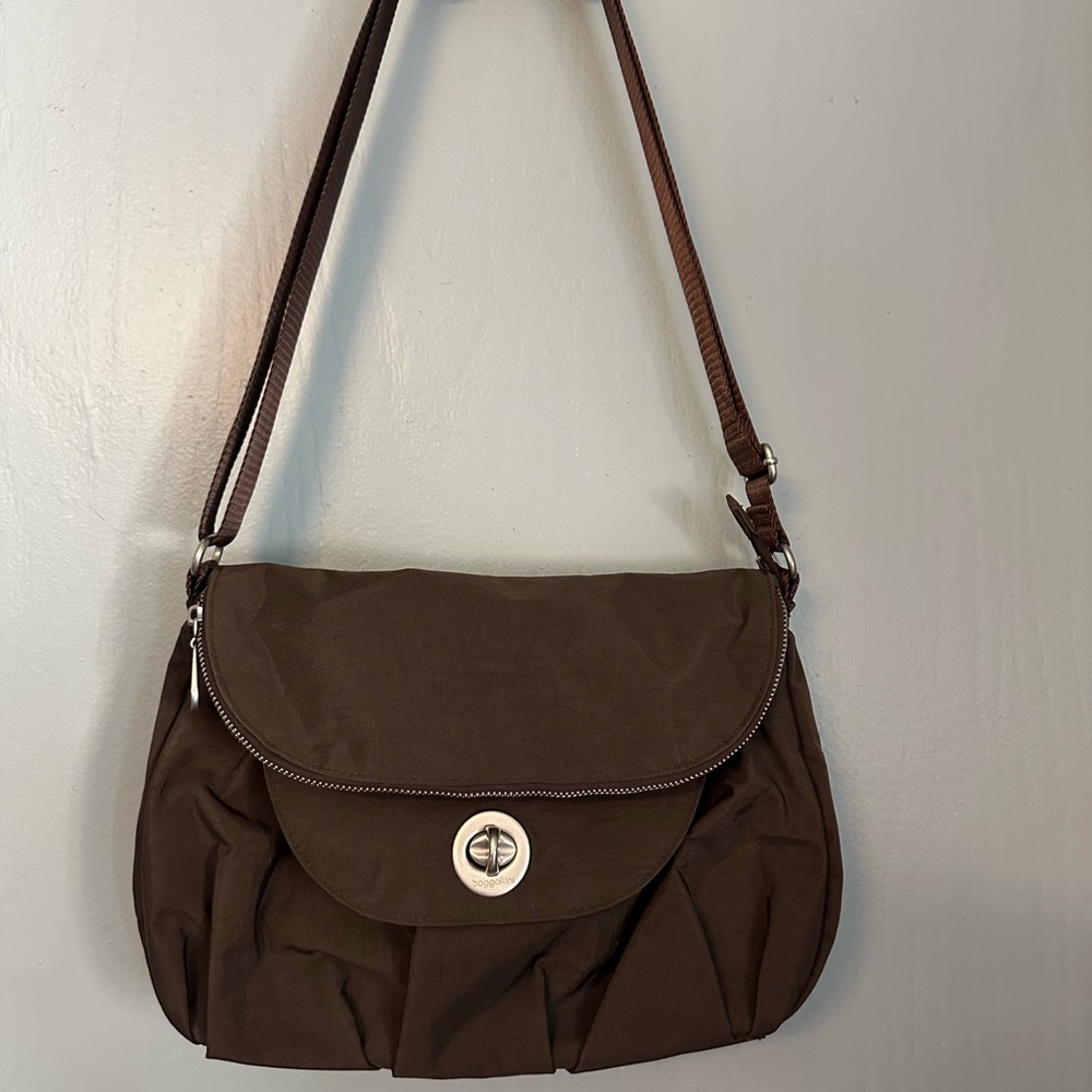 Baggallini crossbody bag, brown, 14”Wx9.5”Hx3.5”D, EUC